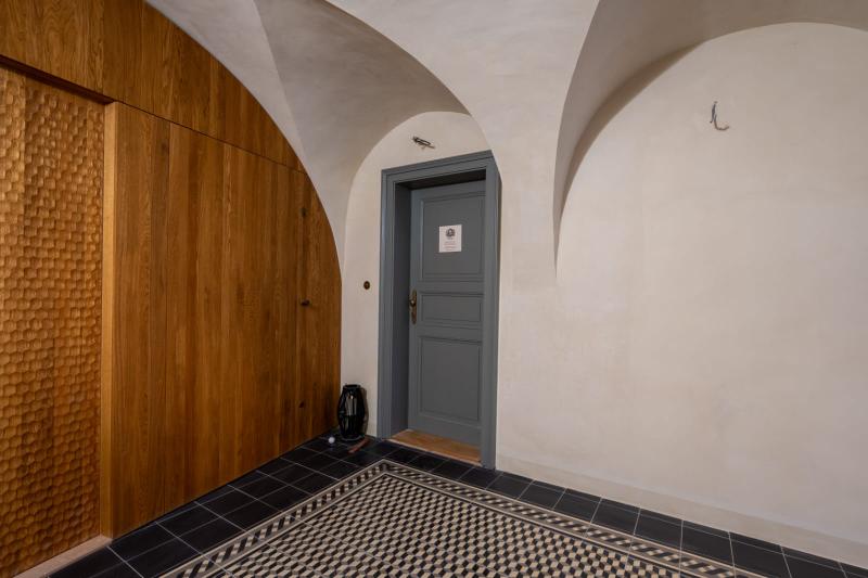 Vstupní chodba s klenutým stropem