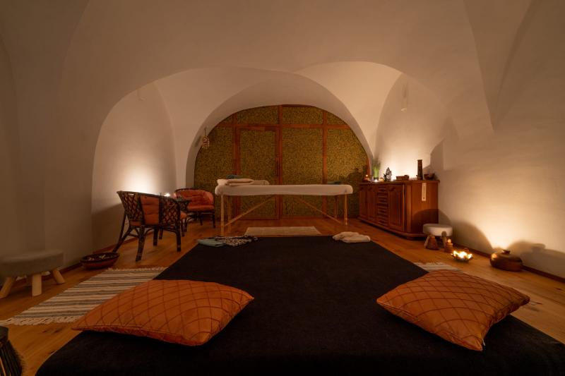 Masážní místnost s polštáři